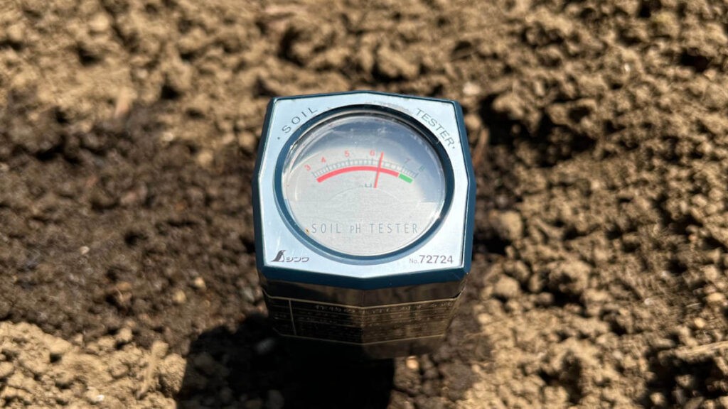 土に挿して測る酸度測定器